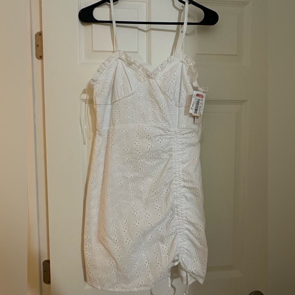 Xtraordinary white dress. Size M. New with tags